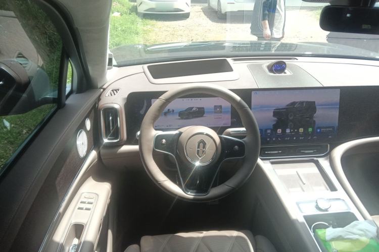 Used Hima AITO M9 2025 Extended-Range Ultra Version 52 kWh 6-Seater Steering Wheel