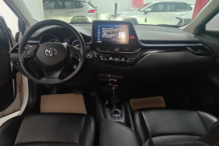 Used Toyota IZOA 2021 2.0L Enjoy Edition Center Console