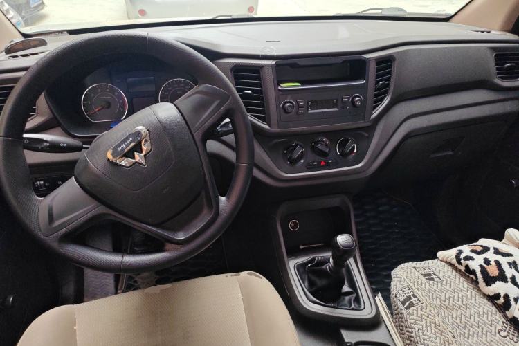 Used Wuling Hongguang V 2019 1.5L Jingqu Version L2B Center Console