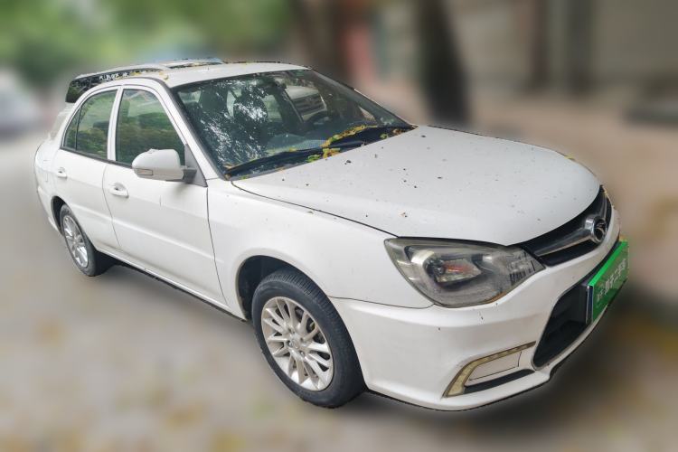 Used Soueast V3 Lingyue 2015 1.5L AMT Happiness Edition Front Right 45 Deg