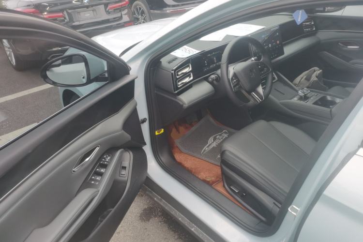 Used BYD Qin L 2024 DM-i 80KM Beyond Model Driver Seat