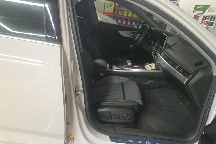 Used Audi A4L 2018 30th Anniversary Edition 45 TFSI quattro Sport model Right Front Seat