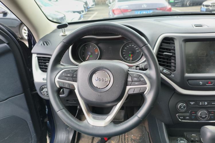 Used Jeep Cherokee 2016 2.4L Professional Smart Version Steering Wheel