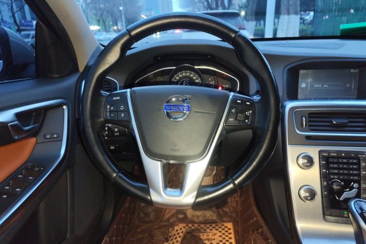 Used Volvo S60 2015 S60L 2.0T Zhiyuan Edition