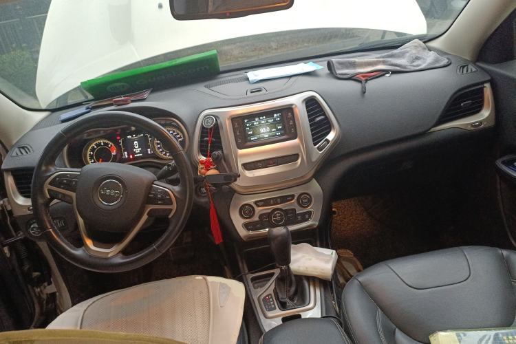 Used Jeep Cherokee 2016 2.4L Leading Edition
