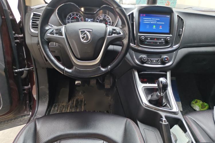 Used Baojun 560 2015 1.8L manual luxury version