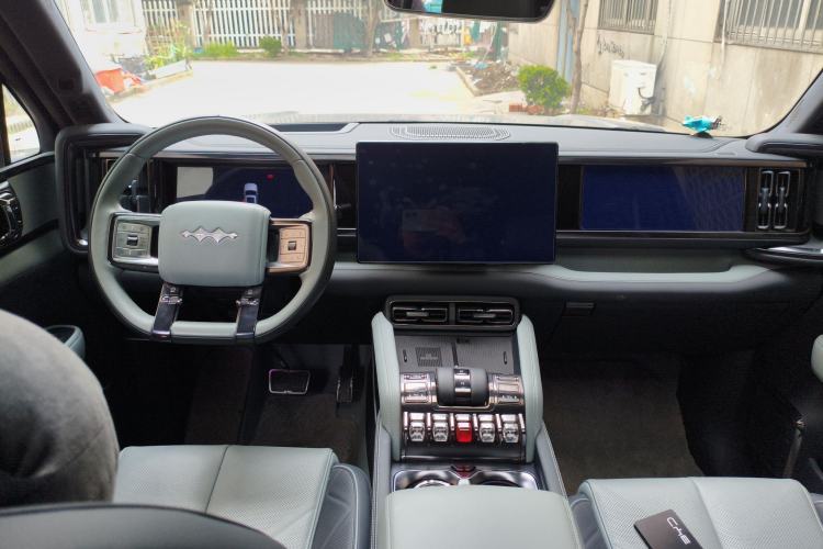 Used Formula Leopard 5 2023 Navigator Edition
