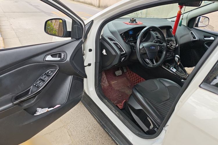 Used Ford Focus 2015 Hatchback 1.6L Automatic Fashion Edition