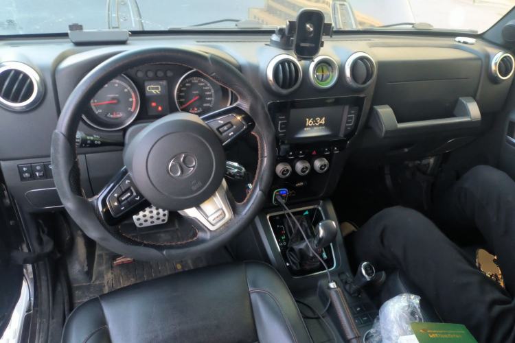 Used BAIC Off-Road BJ40 2016 40L 2.3T Automatic All-Wheel Drive Premium Edition Center Console