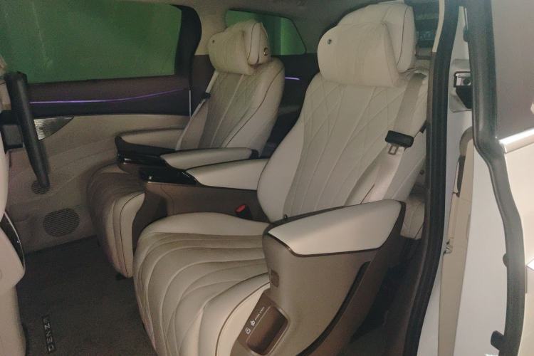 Used Denza D9 2022 DM-i 970 Four-Wheel Drive Flagship Model Left Rear Seat