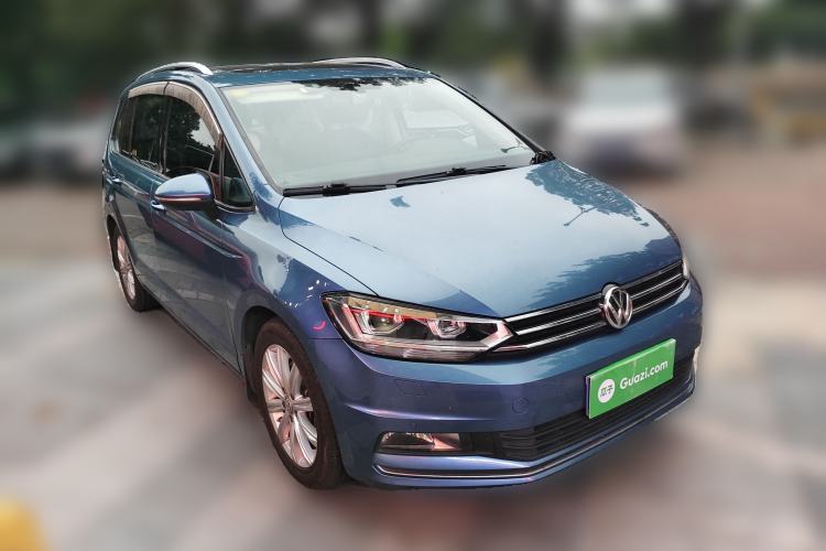 Used Volkswagen Touran 2018 Volkswagen Touran L 280TSI DSG Comfort Edition 7-seater Front Right 45 Deg