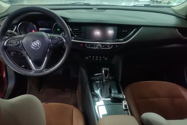 Used Buick Regal 2017 20T Luxury Model Center Console