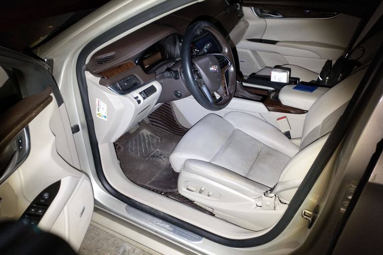 Used Cadillac XTS 2013 28T Luxury Model