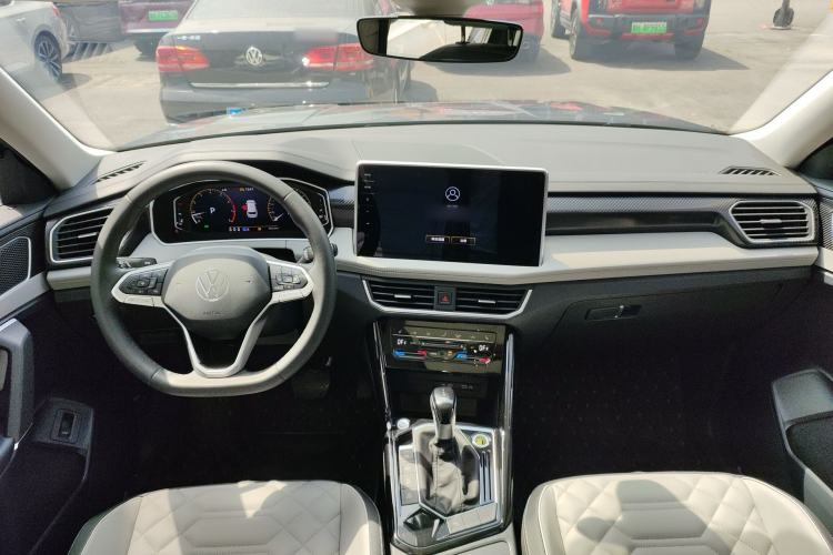 Used Volkswagen Tayron 2023 300TSI Two-Wheel-Drive Luxury Plus Advanced Edition Center Console