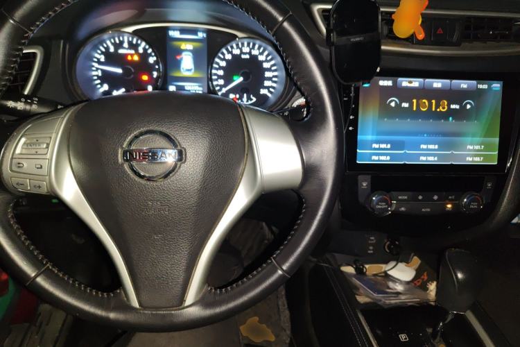 Used Nissan X-Trail 2015 2.0L CVT Comfort MAX Edition 2WD Center Console