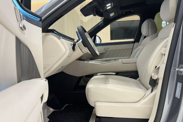 Used ONVO Luxeed L90 2025 Model—Max Six-Seater Version
