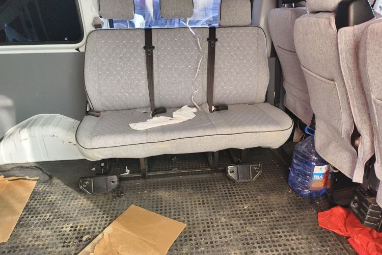 Used SAIC MAXUS Xintu V80 2023 2.0T Manual Classic Aoyuntong Short Wheelbase Mid-Roof 5/6-Seater