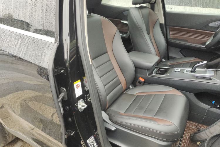 Used Wey VV5 2021 1.5T Two-Wheel Drive Color Pioneer
