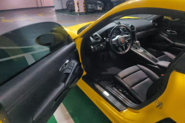 Used Porsche 718 2020 Cayman 2.0T
