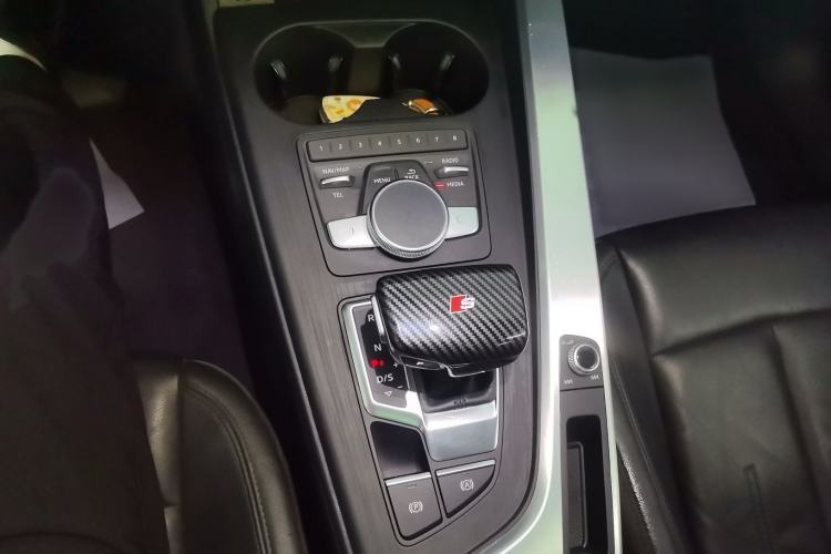 Used Audi A4L 2018 30th Anniversary Edition 40 TFSI Fashion Model Gear Lever