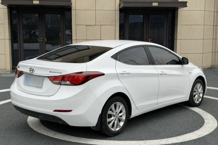 Used Hyundai Elantra (5th Generation / Langdong) 2016 1.6L Automatic Smart Version