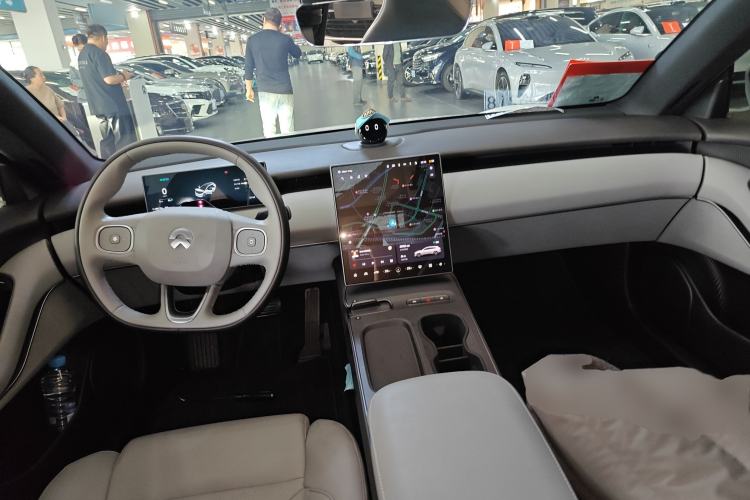 Used Nio ET5T 2024 75kWh Touring Center Console