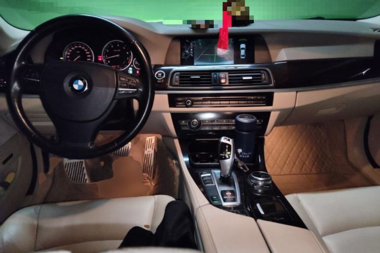 Used BMW 5 Series 2013 525Li Luxury Model Center Console