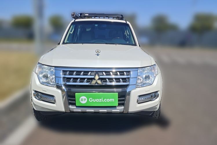 Used Mitsubishi Pajero 2017 V97 3.8L 5-Door GLS Model with Sunroof – Middle East
