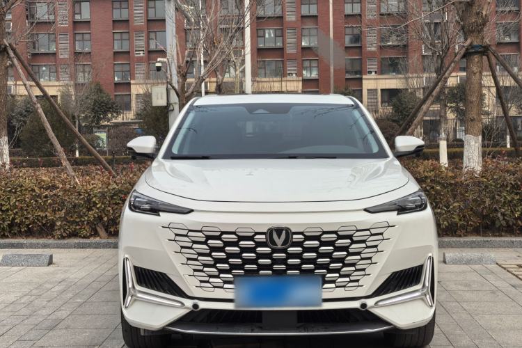 Used CHANGAN UNI-K 2024 2.0T Two-Wheel Drive YueShang Trim Exterior 3