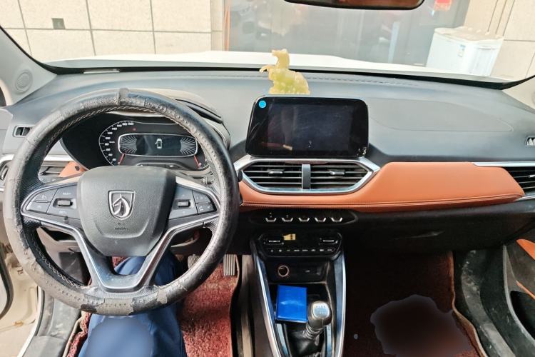 Used Baojun 510 2017 1.5L Manual Luxury Model Center Console