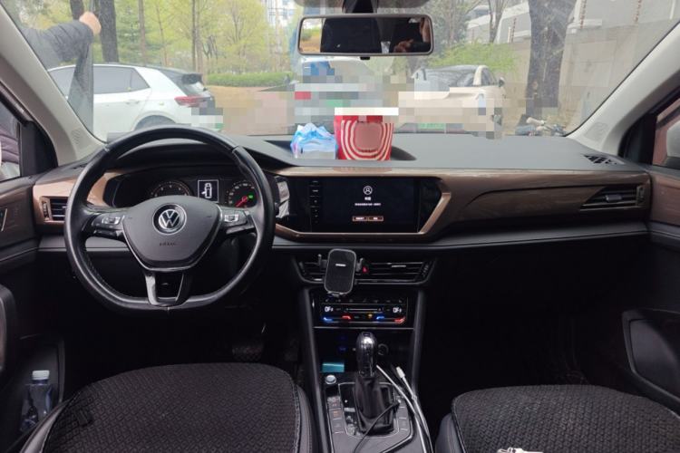 Used Volkswagen Tharu 2021 280TSI Two-Wheel-Drive Luxury Plus Edition Center Console