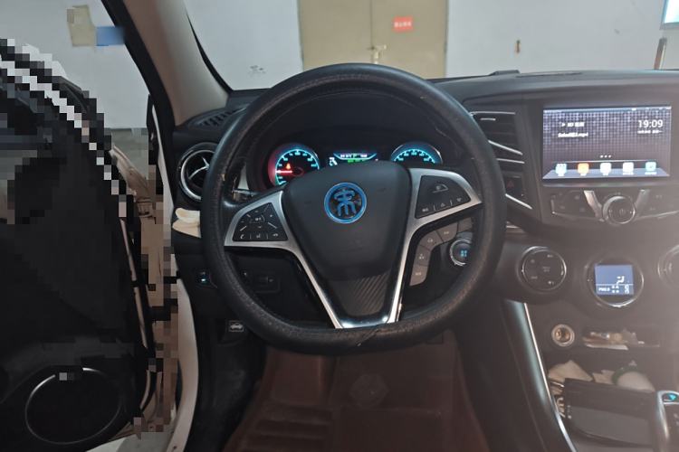 Used BYD Song New Energy 2017 Song DM 1.5TID All-Wheel Drive Prestige Model Steering Wheel