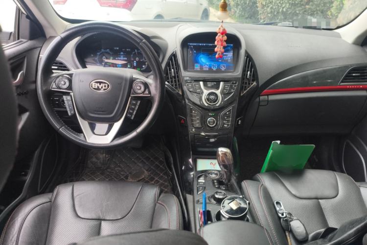 Used BYD Qin New Energy 2014 1.5T Cool Black Knight Flagship Model
