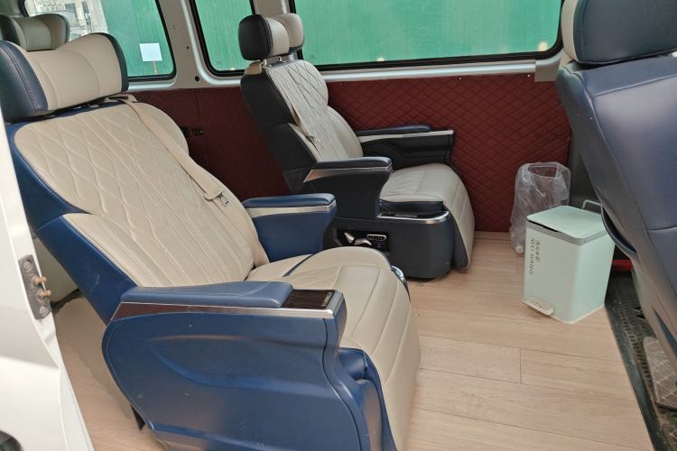 Used SAIC MAXUS Xintu V80 2019 2.5T Classic Version 6-Speed Manual – Aoyuntong Modified Long Wheelbase Mid-Height 7-Seater