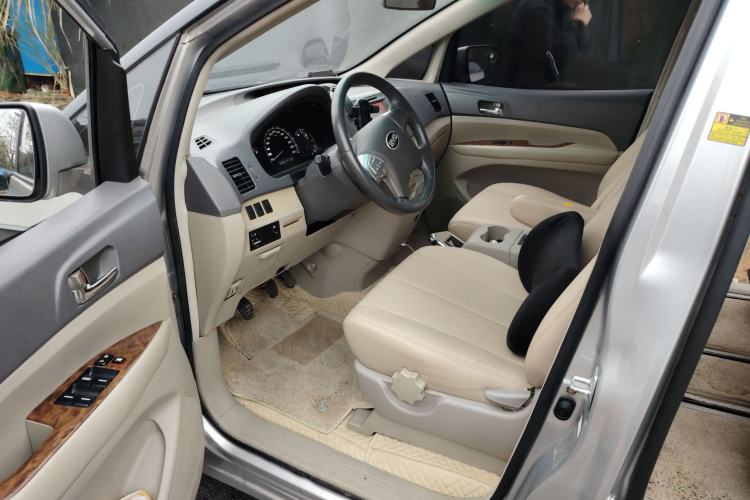 Used BYD M6 2013 2.0L Manual Comfort Edition
