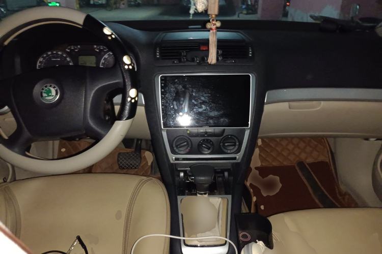 Used Skoda Octavia 2007 1.8T Automatic Elegance Edition Center Console