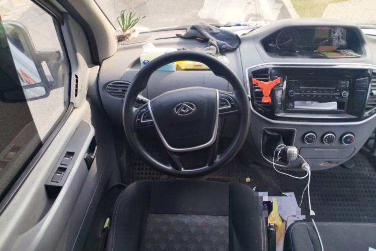 Used SAIC MAXUS Xintu V80 2019 2.5T Classic Edition 6-Speed Manual – Aoyuntong Short Wheelbase Mid-Height Design 5/6 Seats
