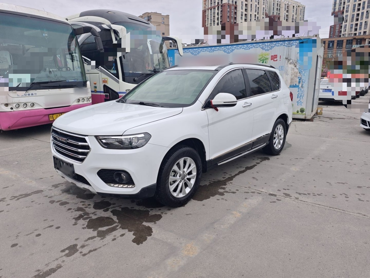 Под передней частью автомобиля