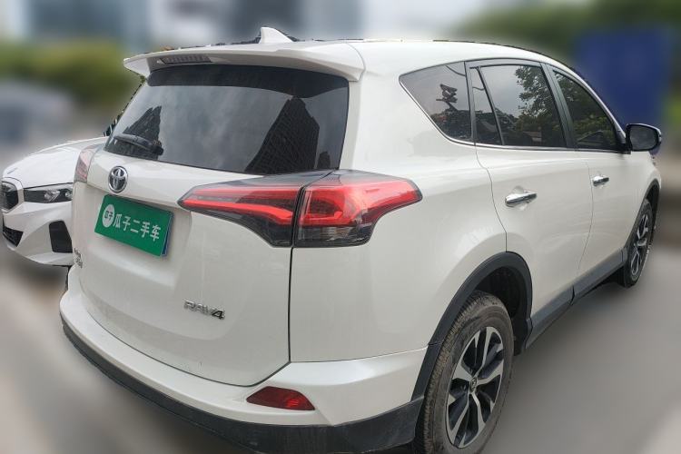 Used Toyota RAV4 2016 2.0L CVT Two-Wheel Drive Fashion Edition China V Standard