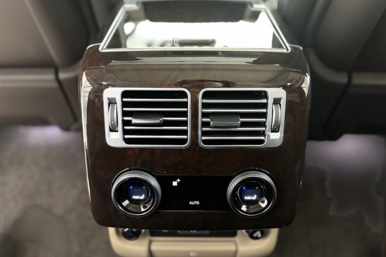 Used Land Rover Range Rover 2022 3.0 L6 400 PS Classic Extended Version
