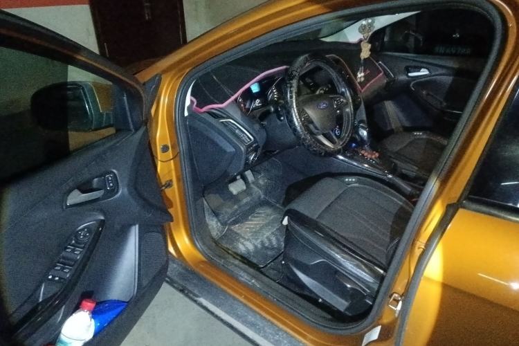 Used Ford Focus 2015 Hatchback 1.6L Automatic Fashion Edition
