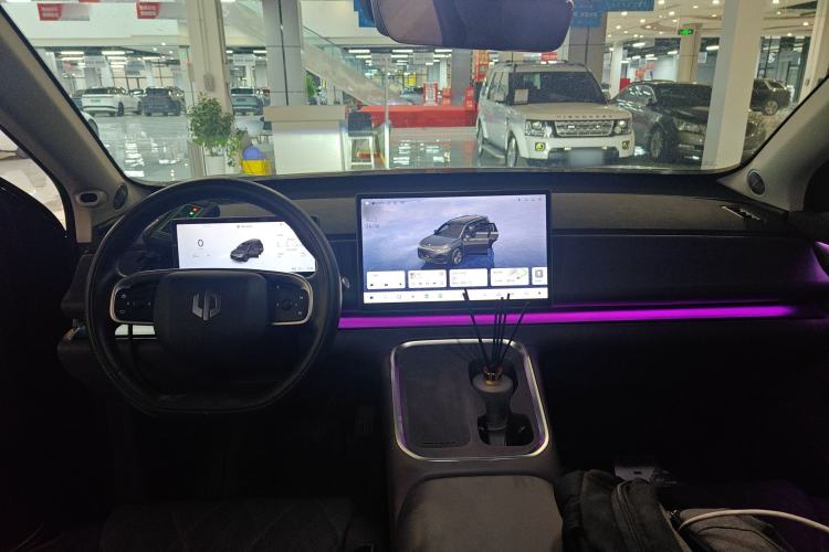 Used Leapmotor C16 2026 Pure Electric 630 LiDAR Zhizun Edition 5 Seats Center Console