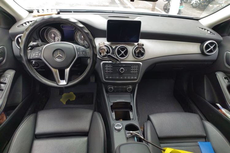 Used Mercedes-Benz GLA 2016 GLA 220 4MATIC Fashion Edition Center Console
