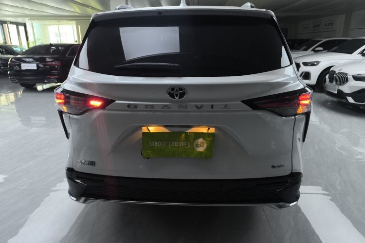Used Toyota Granvia 2024 2.5L Hybrid Luxury Edition