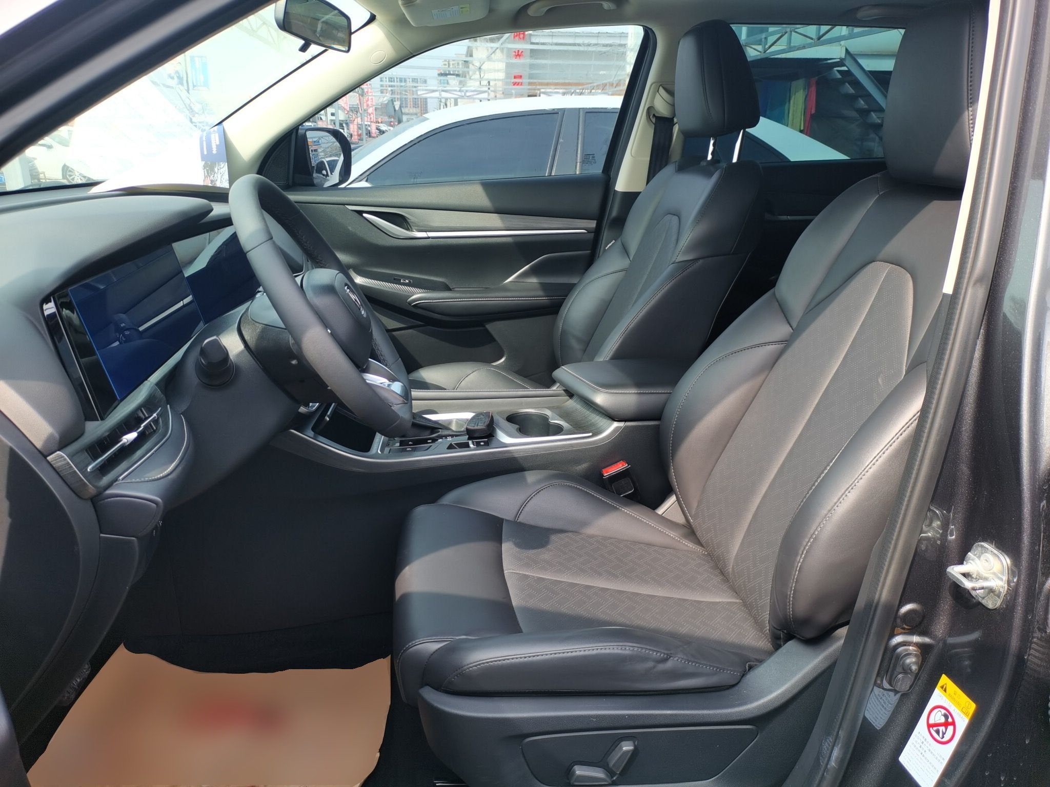 Переднее сиденье в автомобиле