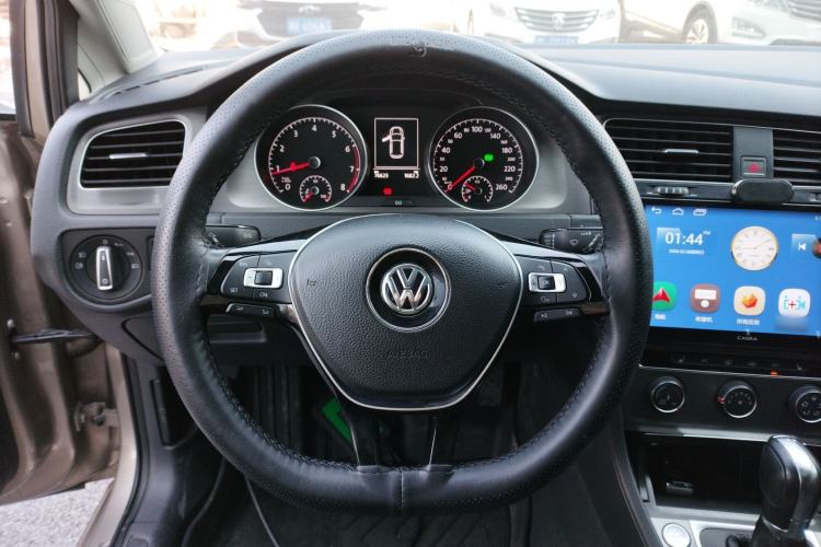 Used Volkswagen Golf 2016 230TSI Automatic Luxury Version
