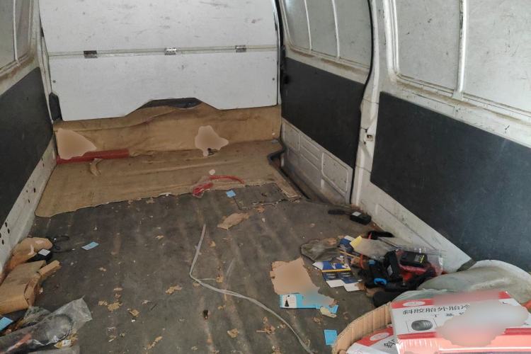 Used Foton Scenic 2014 2.5T Express Standard Long-Wheelbase High-Roof Version with 4J25TC Powertrain