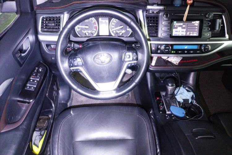 Used Toyota Highlander 2018 2.0T Four-Wheel Drive Luxury Edition 7 Seats China V Emission Standard Steering Wheel