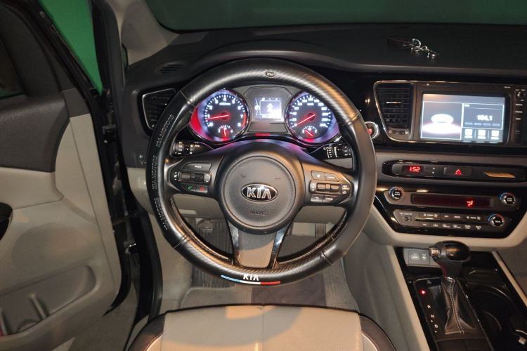 Used Kia Carnival 2015 3.3 GDI Luxury Edition China IV Standard Steering Wheel