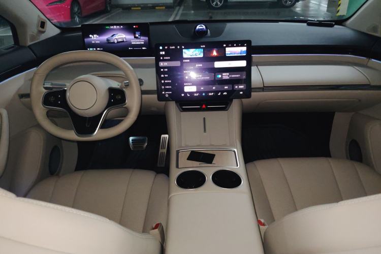 Used Hima Luxeed R7 2024 All-Electric 802 km Max Center Console